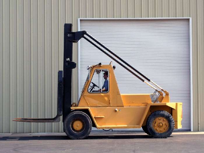 Montacargas Caterpillar V300B