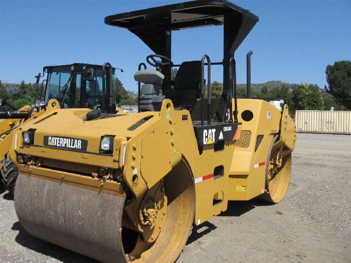 Compactadora Vibratoria Caterpillar CB-534D