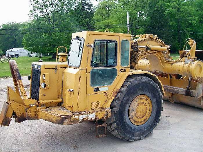 Screpers Caterpillar 637E