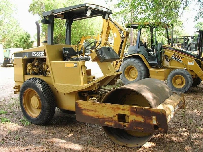 Compactadora Vibratoria Caterpillar CS-323 C