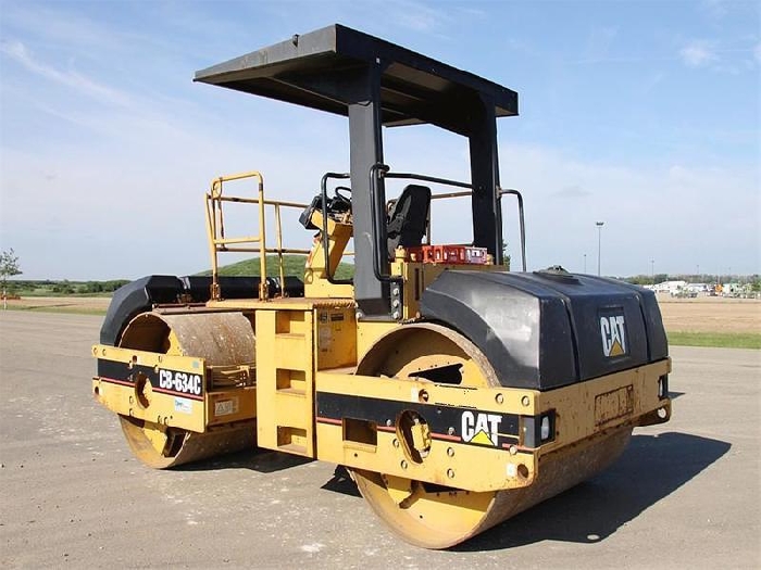 Compactadora Vibratoria Caterpillar CB-634C