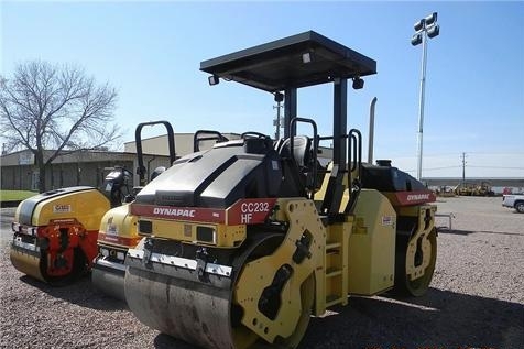 Compactadora Vibratoria Dynapac CC232