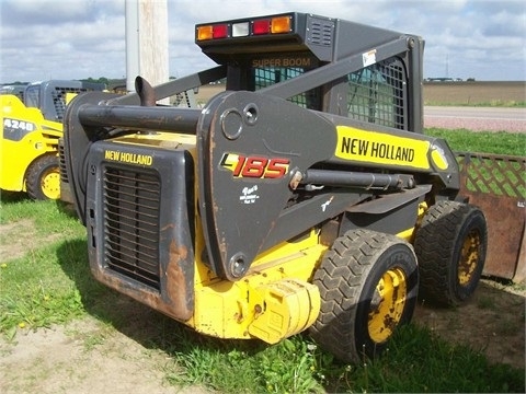 Minicargadores New Holland L185  de segunda mano en venta Ref.: 1375578622823141 No. 4