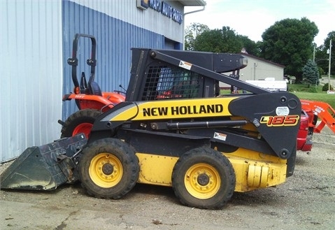 Minicargadores New Holland L185  de segunda mano a la venta Ref.: 1375623787364914 No. 3