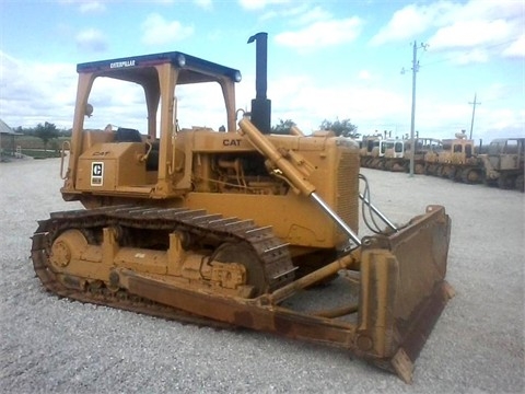 Dozers/tracks Caterpillar D6D