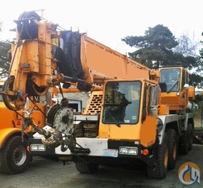 Gruas Grove AT700B