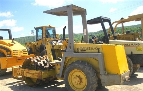 Compactadora Vibratoria Bomag BW142