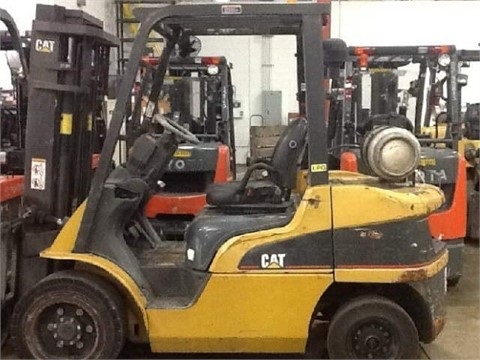 Montacargas Caterpillar P6000