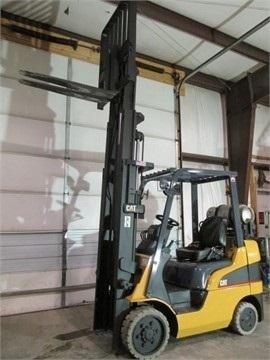Montacargas Caterpillar C5000 en buenas condiciones Ref.: 1419620489448172 No. 2