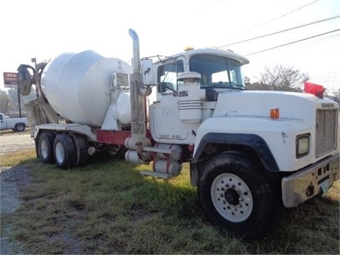 Mixers Concrete Mack RD690S