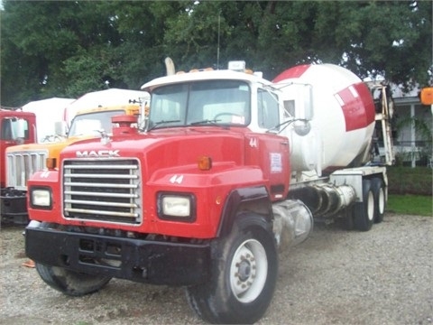 Mixers Concrete Mack RD690S