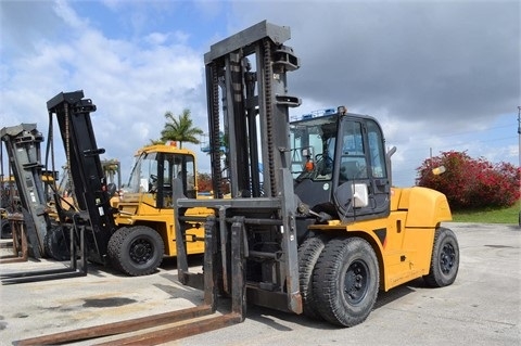 Freightelevator Caterpillar P33000