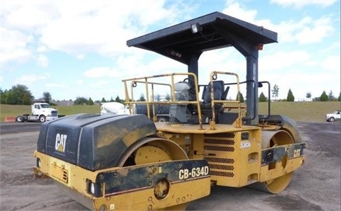 Compactadora Vibratoria Caterpillar CB-634D
