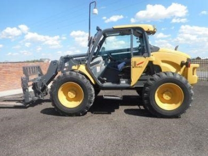 Freightelevator New Holland LM640