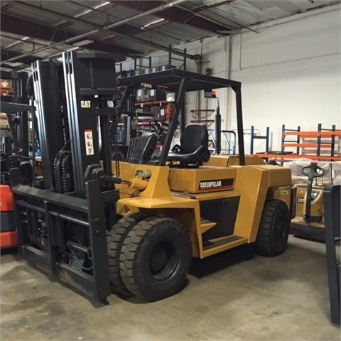 Freightelevator Caterpillar DP70