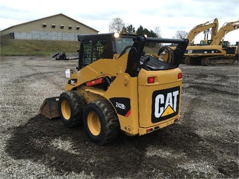 Minicargadores Caterpillar 242B de medio uso en venta Ref.: 1449256374864059 No. 4