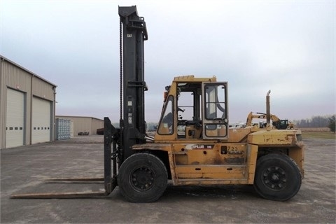 Freightelevator Caterpillar DP150