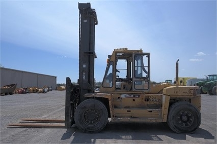 Freightelevator Caterpillar DP150