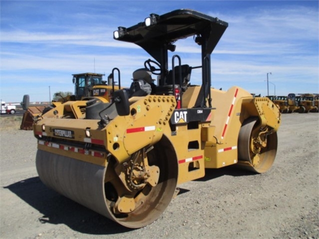 Compactadora Vibratoria Caterpillar CB64