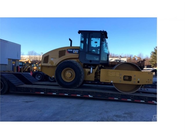 Compactadora Vibratoria Caterpillar CS66