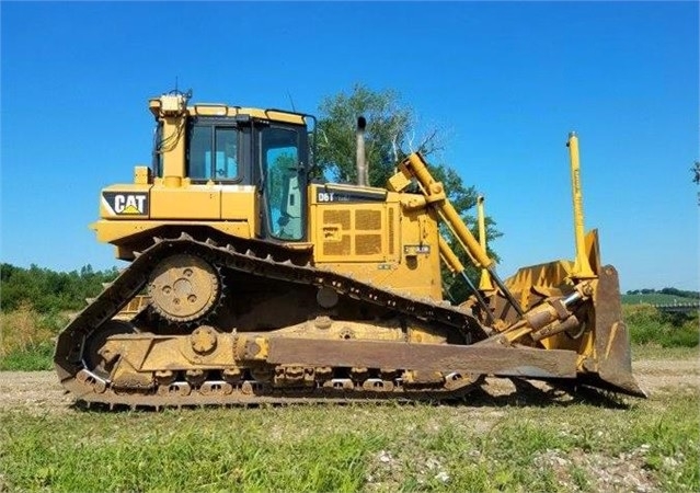 Dozers/tracks Caterpillar D6T