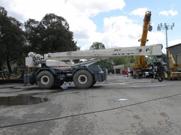 Gruas Terex RT1000 de medio uso en venta Ref.: 1558109660118114 No. 3