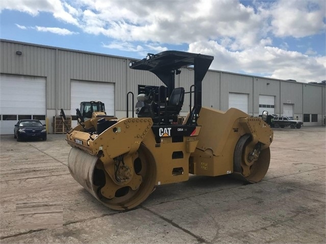 Compactadora Vibratoria Caterpillar CB54