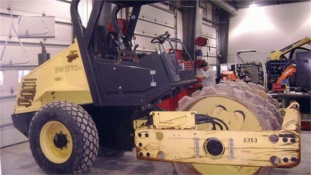 Compactadora Vibratoria Bomag BW177D