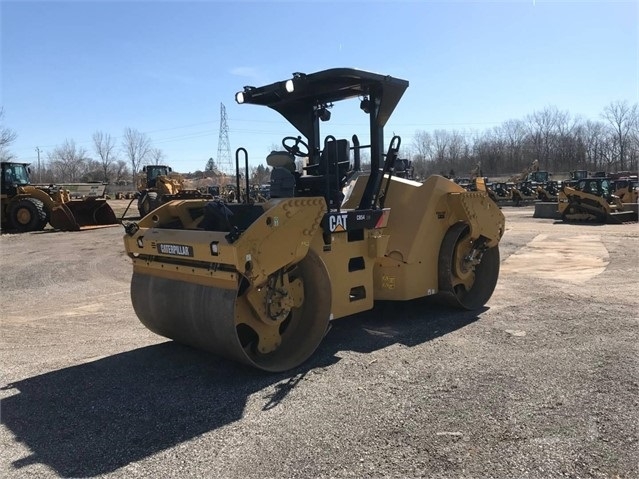Compactadora Vibratoria Caterpillar CB54