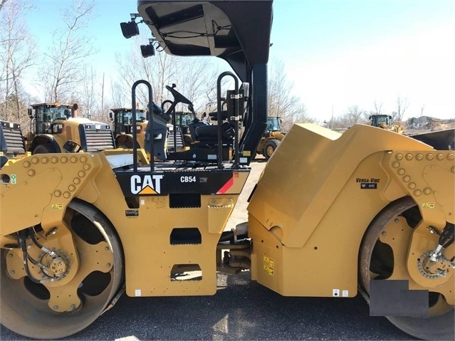 Compactadora Vibratoria Caterpillar CB54 de medio uso en venta Ref.: 1567636405085811 No. 4