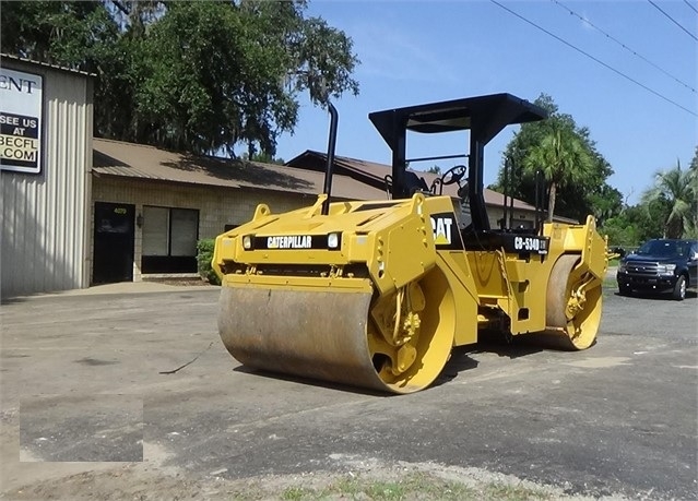 Compactadora Vibratoria Caterpillar CB-534D