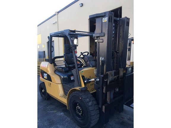 Montacargas Caterpillar DP50 de bajo costo Ref.: 1583270479203910 No. 2