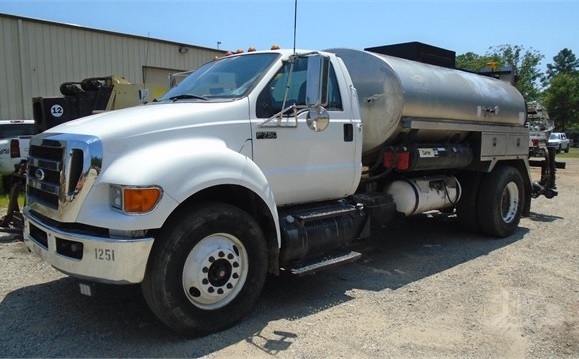 Asphalt Distributor Truck Ford F750