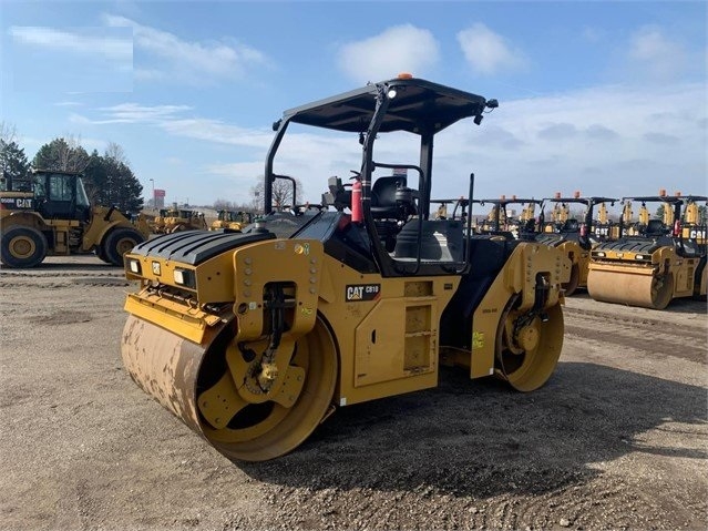 Compactadora Vibratoria Caterpillar CB10