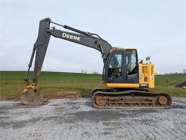 Hydraulic Excavator Deere 135G