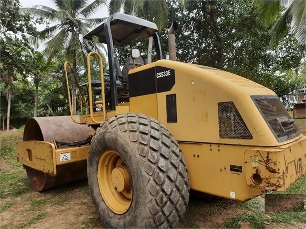 Compactadora Vibratoria Caterpillar CS-533E