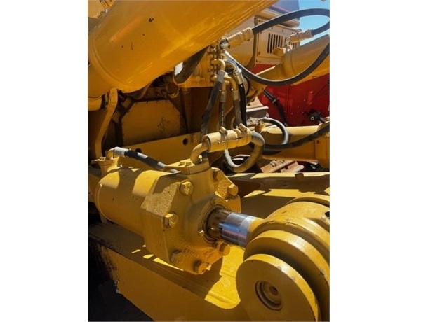 Tractores Sobre Orugas Caterpillar D8R usada a buen precio Ref.: 1691700623104160 No. 4