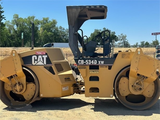 Compactadora Vibratoria Caterpillar CB-534D