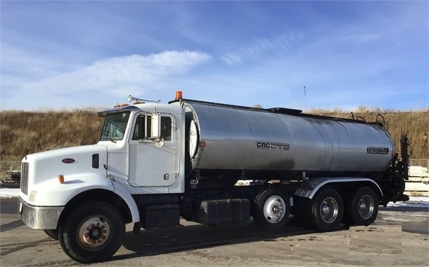 Asphalt Distributor Truck Peterbilt 330
