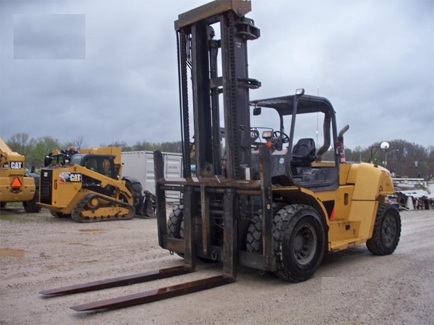 Montacargas Caterpillar P33000