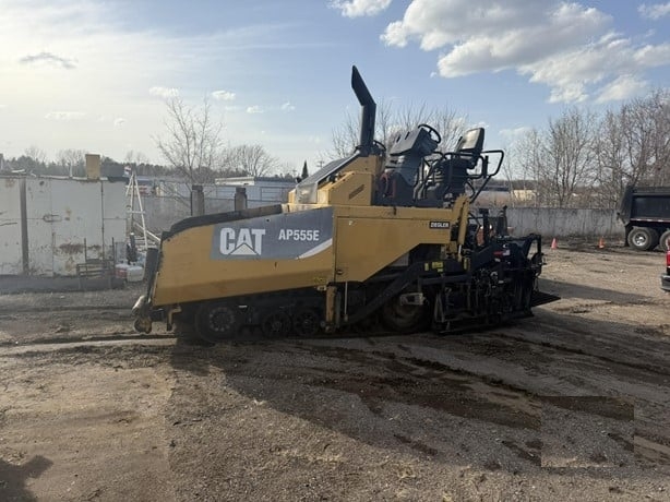 Pavers CATERPILLAR AP-555E