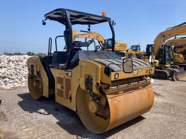 Compactadora Vibratoria Caterpillar CB54 usada a la venta Ref.: 1745261788528654 No. 3