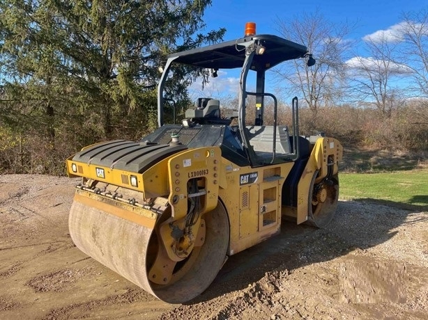 Compactadora Vibratoria Caterpillar CB54