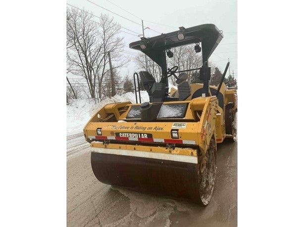 Compactadora Vibratoria Caterpillar CB54 de medio uso en venta Ref.: 1745269470858926 No. 3