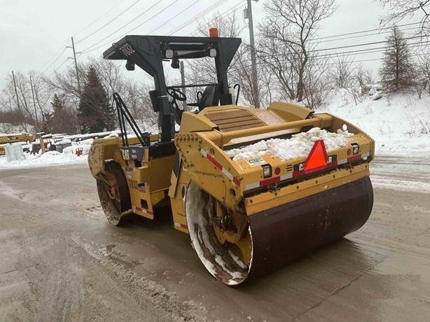 Compactadora Vibratoria Caterpillar CB54 de medio uso en venta Ref.: 1745269470858926 No. 4