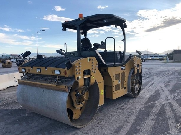 Compactadora Vibratoria Caterpillar CB66 seminueva en perfecto es Ref.: 1745522389721531 No. 3