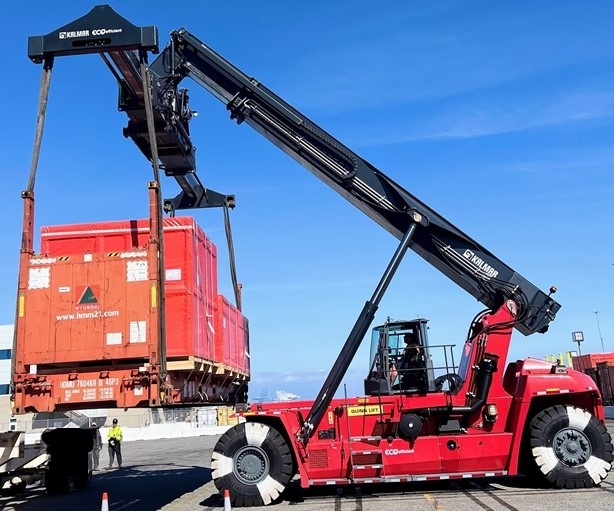 Porta Contenedores Kalmar DRG450 usada de importacion Ref.: 1748456960319562 No. 3