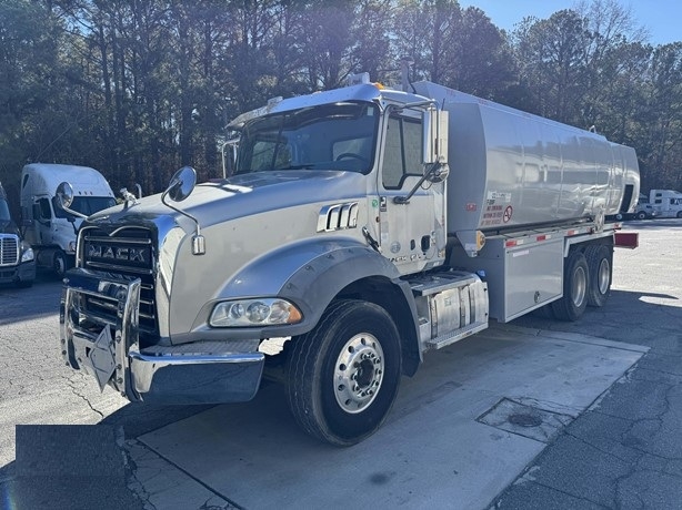 Off Road Truck MACK GU813